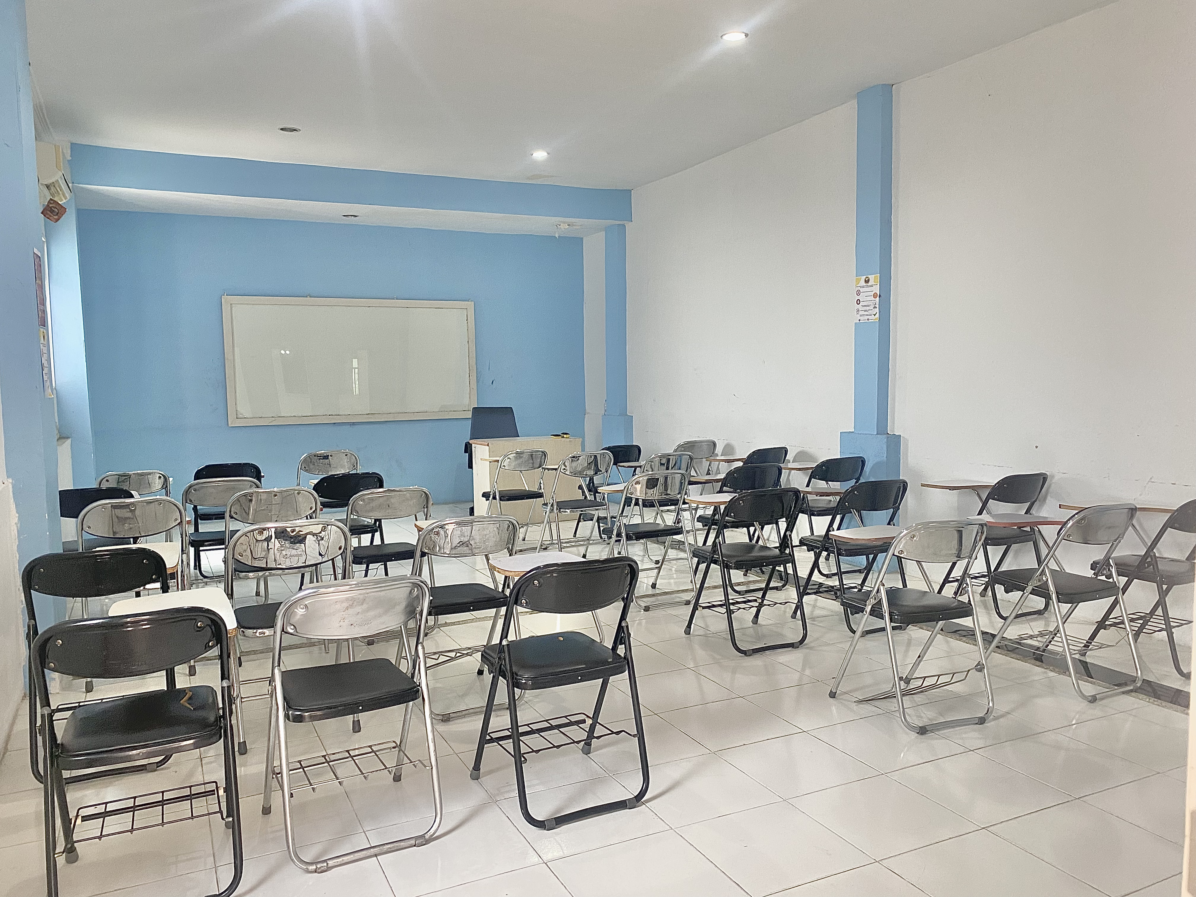 Kelas full AC
